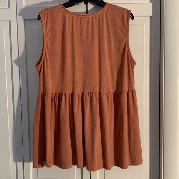 Solitaire Floral Embroidery Sleeveless Top - Picture 3 of 7